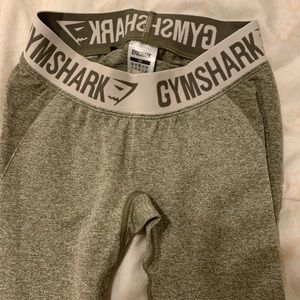 Gym shark leggings